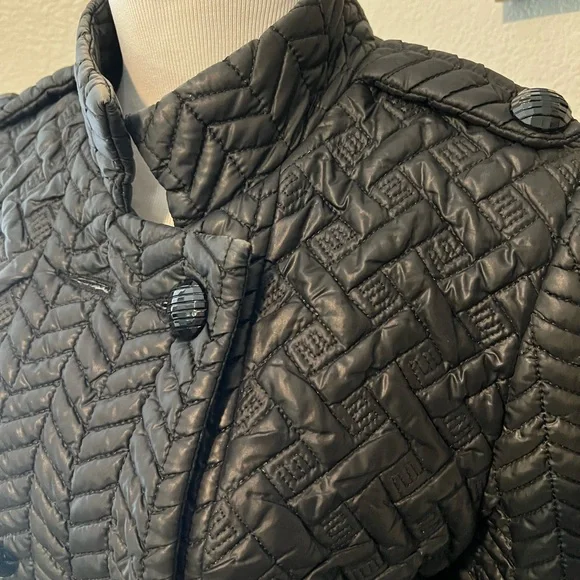 Elegant Black Women's Quilted Puffer Jacket - Picture 2 of 4